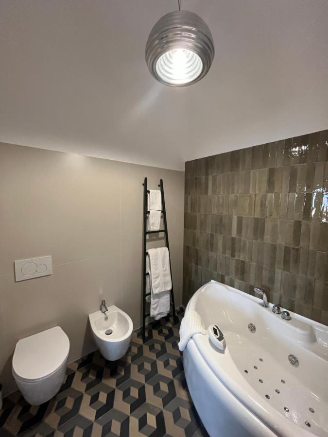 Palazzo Lamantea Boutique Rooms Bisceglie Bagian luar foto