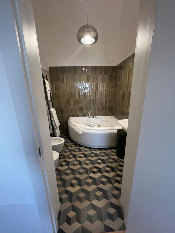 Palazzo Lamantea Boutique Rooms Bisceglie Bagian luar foto