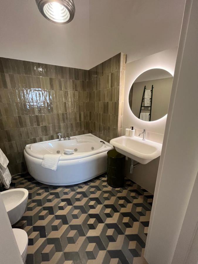 Palazzo Lamantea Boutique Rooms Bisceglie Bagian luar foto